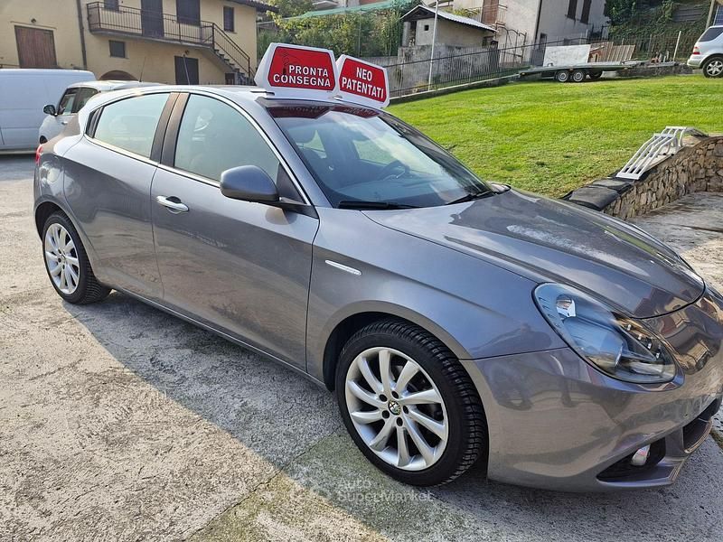 Usata Alfa Romeo Giulietta 120 CV (88 kW) 2016 Gray Utilitaria