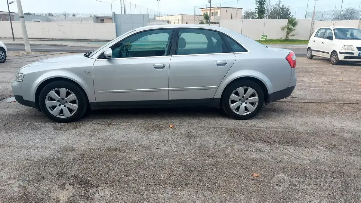 Usata Audi A4 130 CV (95 kW) 2004 Grigio Berlina