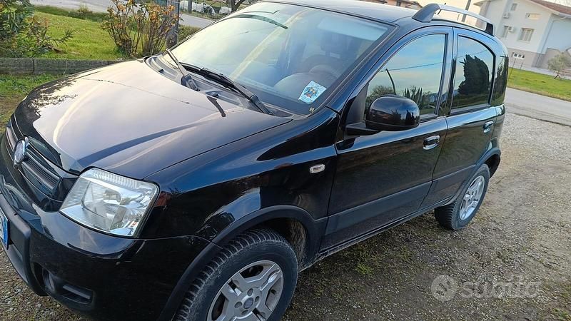 Nero Usata 2011 Fiat Panda 4x4 Due volumi | 7500 € - Immagine 1/3