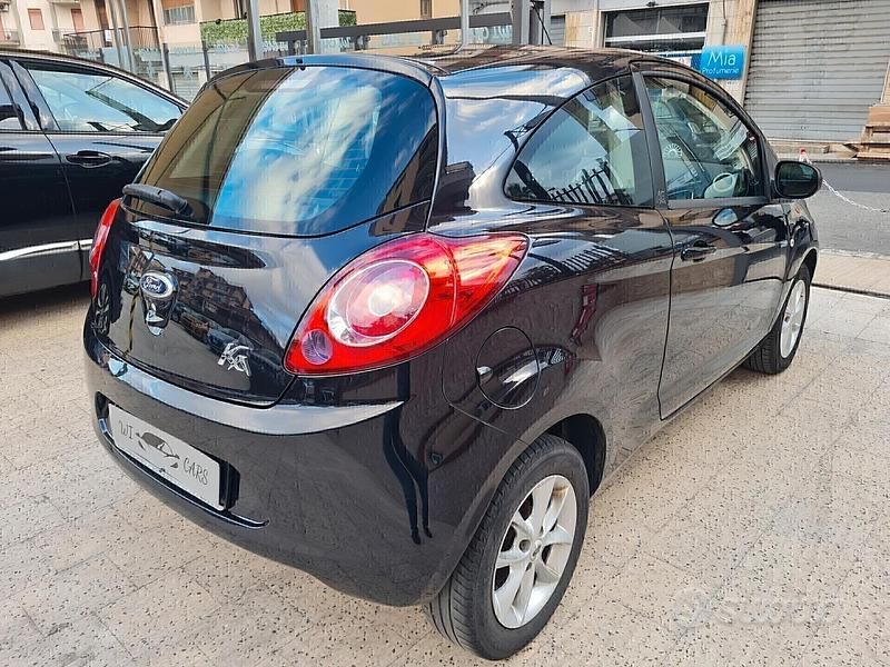 Usata Ford Ka 69 CV (50 kW) 2015 Nero Berlina
