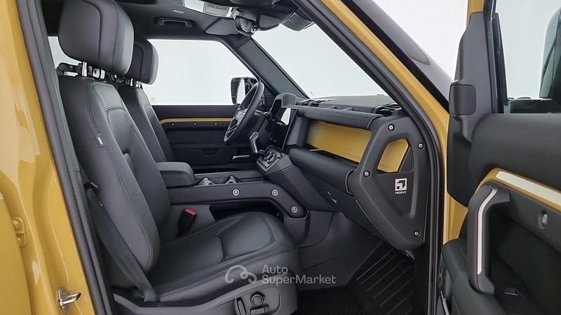 Nuova Land Rover Defender 349 CV (256 kW) 2026 Giallo SUV