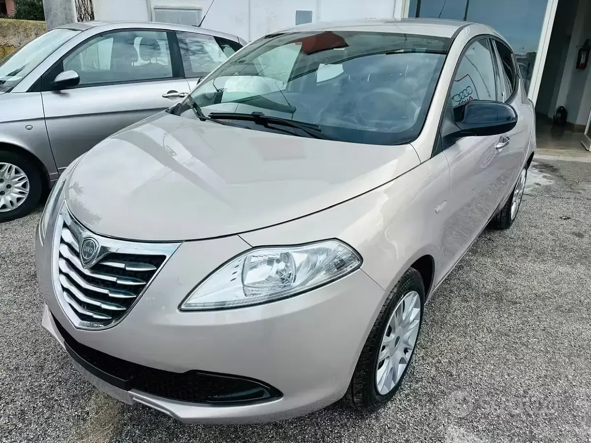 Usata Lancia Ypsilon Gold 69 CV (50 kW) 2012 Beige Utilitaria
