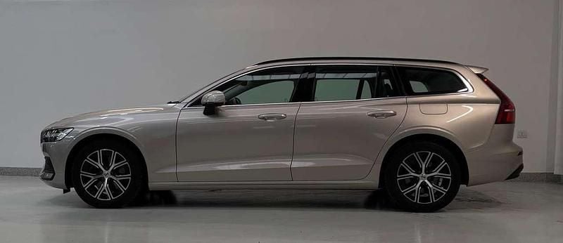 Usata Volvo V60 Core 197 CV (144 kW) 2023 Bright dusk met. Station wagon