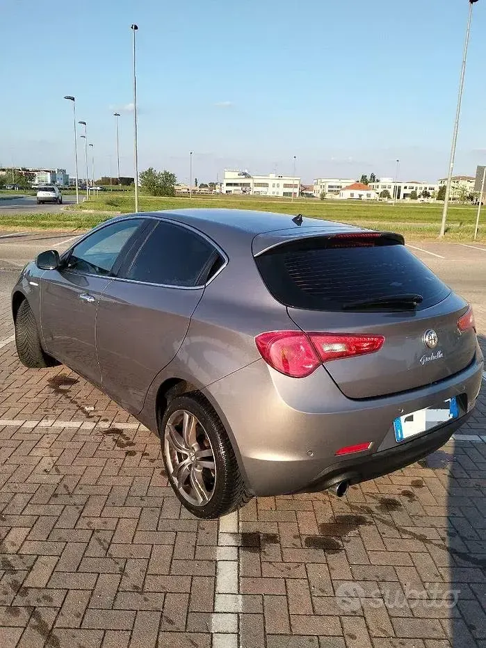 Usata Alfa Romeo Giulietta Progression 105 CV (77 kW) 2013 Grigio Utilitaria