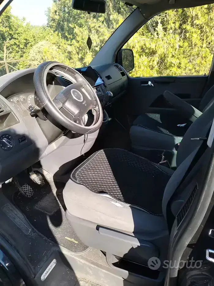 Usata VW Caravelle 131 CV (96 kW) 2005 Nero Furgone
