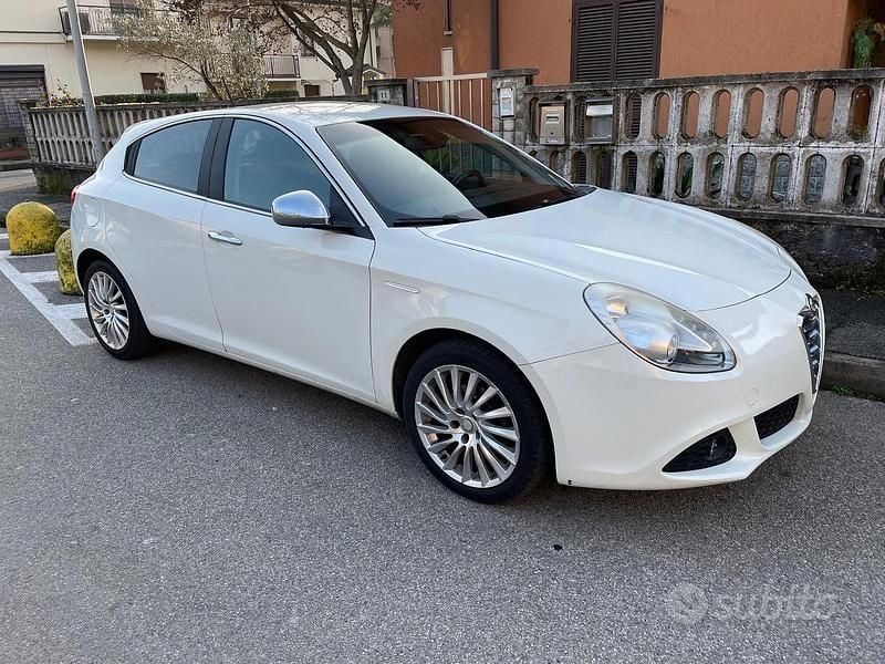 Bianco Usata 2012 Alfa Romeo Giulietta Distinctive Berlina | 4000 € (Super prezzo) - Immagine 1/4