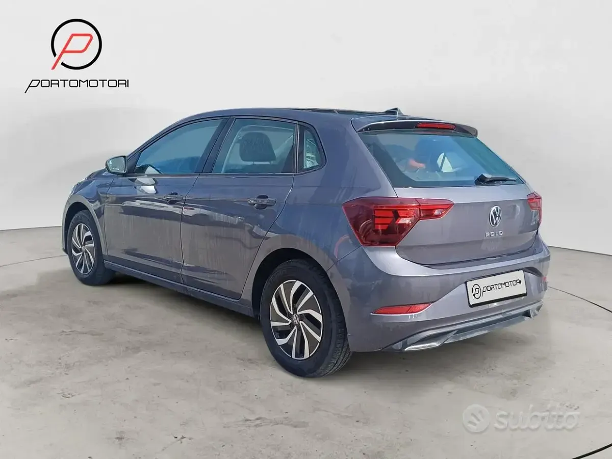 Usata VW Polo Life 95 CV (69 kW) 2023 Grigio Utilitaria