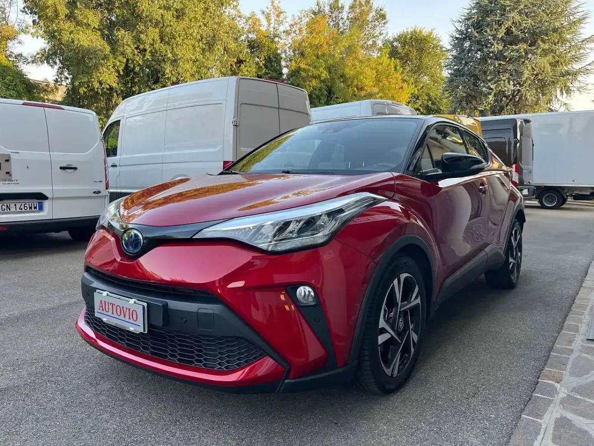 Usata Toyota C-HR Trend 152 CV (111 kW) 2024 Emotional red&black SUV