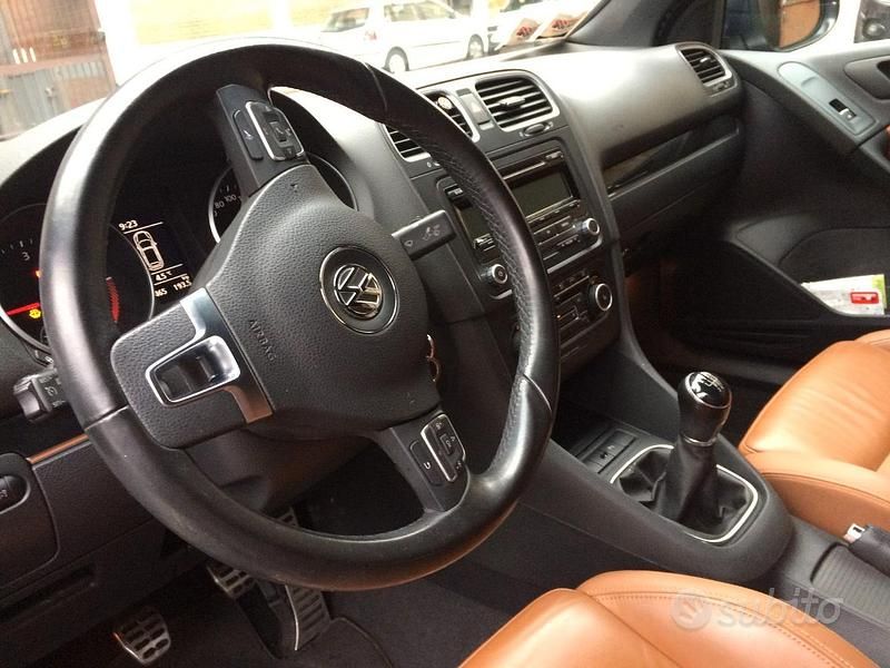 Usata VW Golf Cabriolet 105 CV (77 kW) 2011 Blu Cabrio
