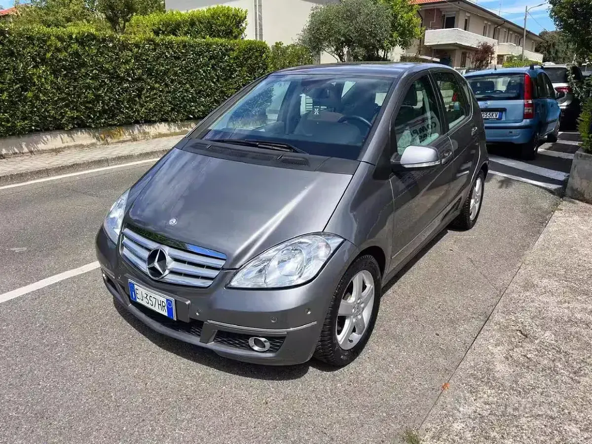 Usata Mercedes A160 Premium 95 CV (69 kW) 2011 Marrone Utilitaria