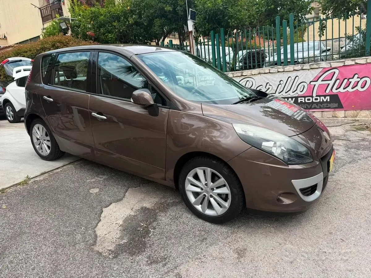 Usata Renault Scénic Luxe 110 CV (80 kW) 2010 Marrone Monovolume