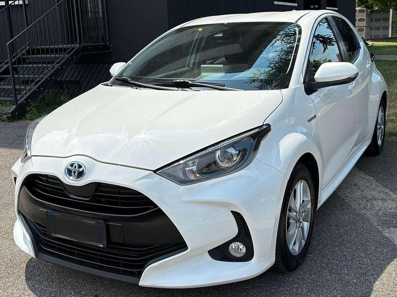 Bianco Usata 2021 Toyota Yaris Hybrid Business Edition Due volumi | 13.700 € (Ottimo prezzo) - Immagine 1/4