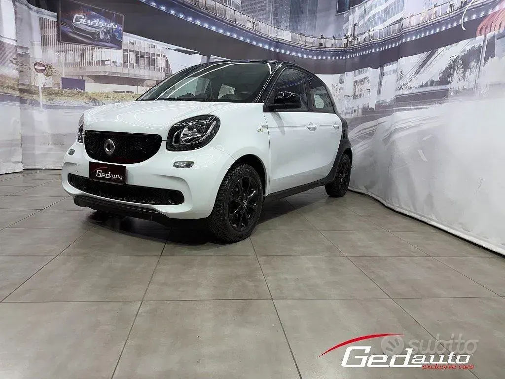 Begagnad Smart ForFour Passion 71 HK (52 kW) 2019 Vit Halvkombi