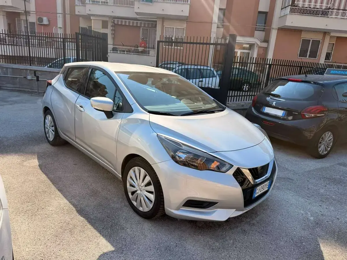 Usata Nissan Micra Acenta 92 CV (67 kW) 2022 Argento Utilitaria