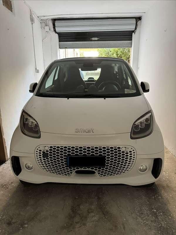 Bianco Usata 2024 Smart ForTwo Electric Drive Coupé | 17.000 € (Buon prezzo) - Immagine 1/4