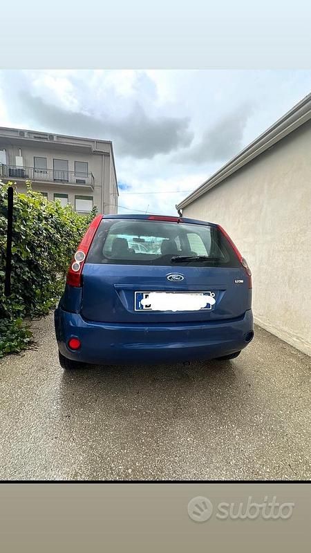 Usata Ford Fiesta 68 CV (50 kW) 2007 Blu Utilitaria