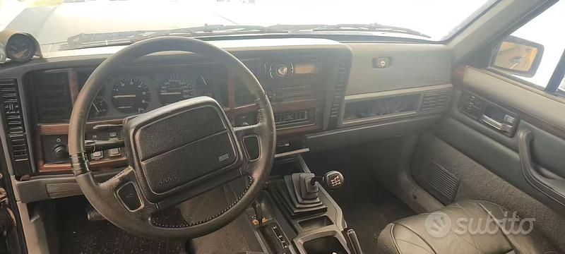 Usata Jeep Cherokee 116 CV (85 kW) 1995 Nero SUV