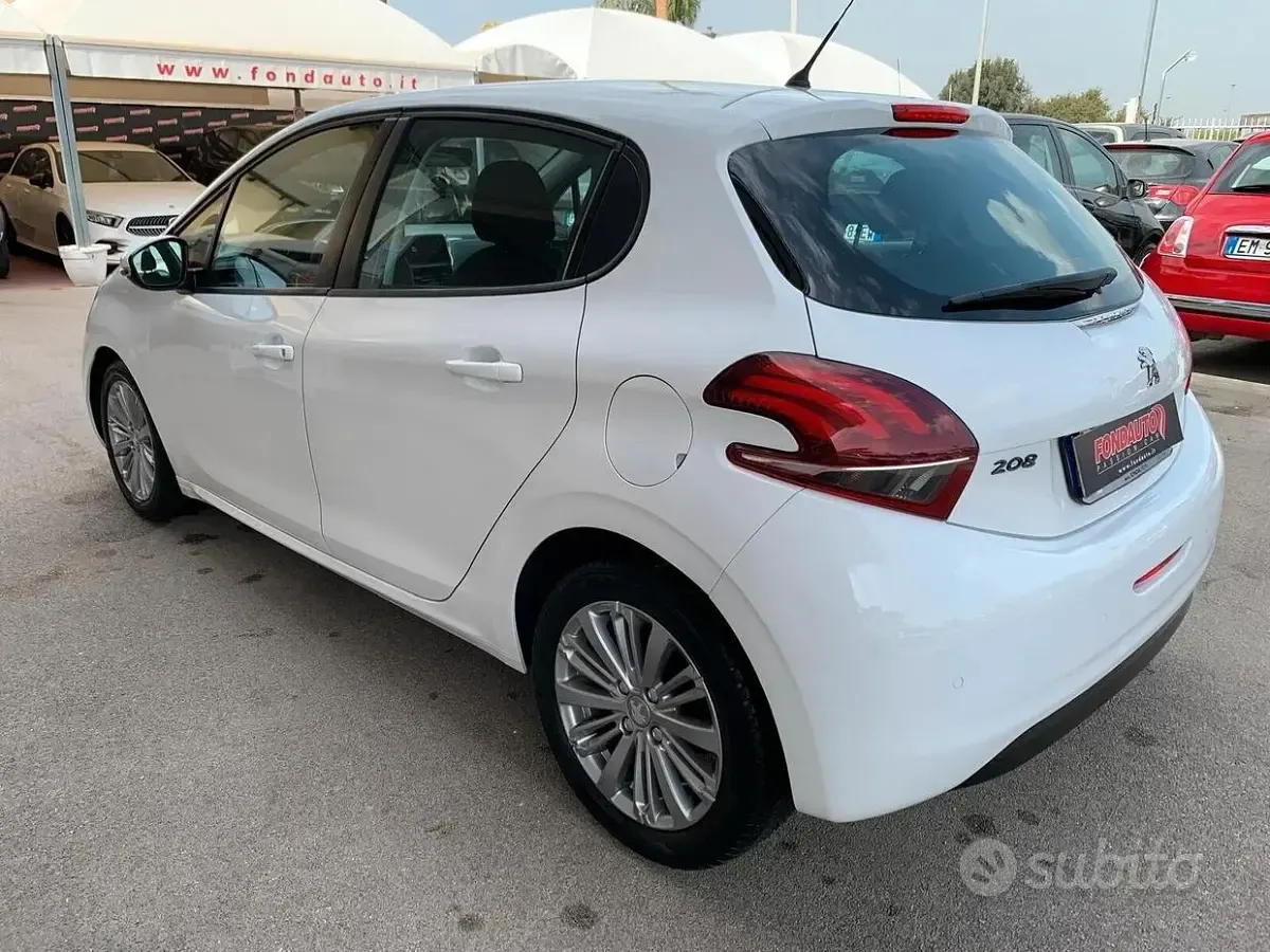 Usata Peugeot 208 Allure 82 CV (60 kW) 2018 Bianco Utilitaria