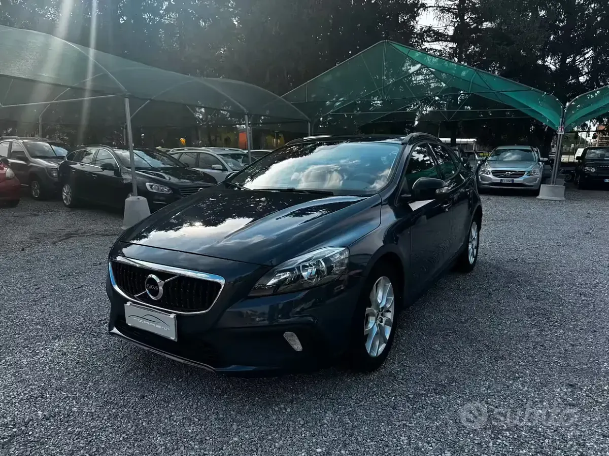 Usata Volvo V40 CC Business Edition 120 CV (88 kW) 2017 Blu Station wagon