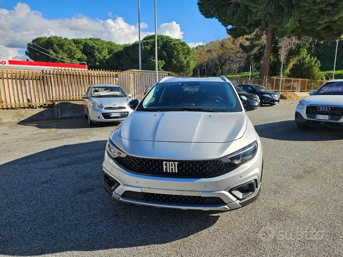 Usata Fiat Tipo Cross 131 CV (96 kW) 2022 Grigio Berlina