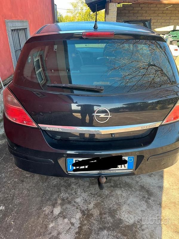 Usata Opel Astra 110 CV (80 kW) 2009 Nero Berlina