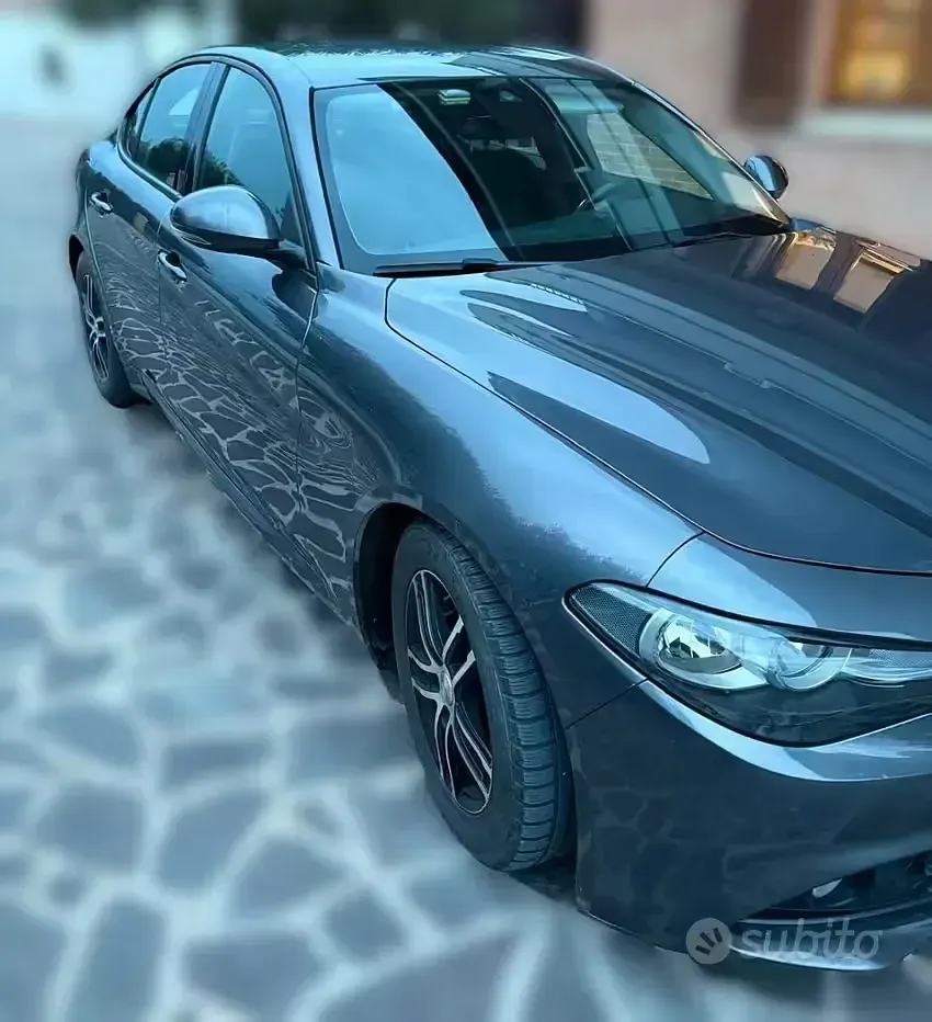 Usata Alfa Romeo Giulia 150 CV (110 kW) 2016 Grigio Berlina