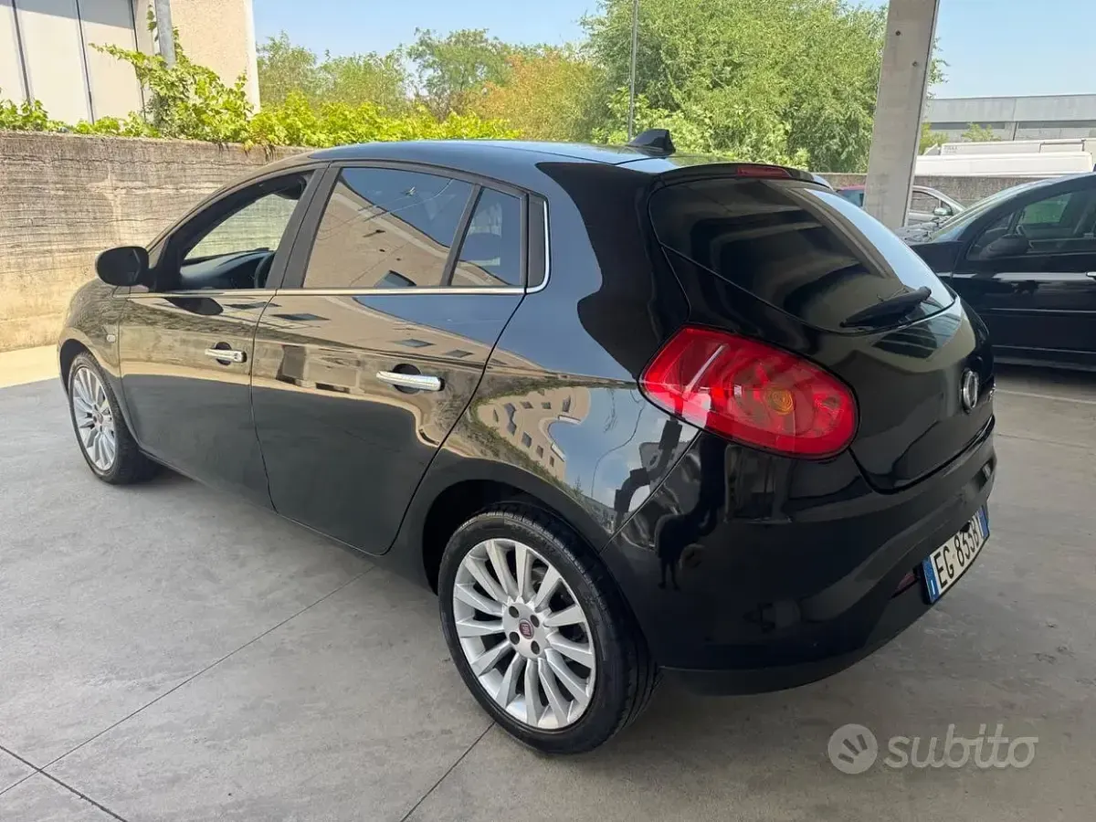 Usata Fiat Bravo Dynamic 120 CV (88 kW) 2011 Nero Utilitaria