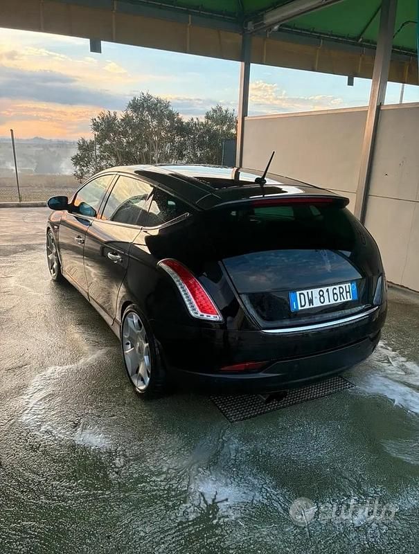 Usata Lancia Delta 270 CV (198 kW) 2009 Nero Utilitaria