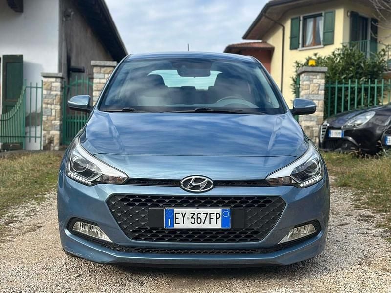 Usata Hyundai i20 Comfort 84 CV (61 kW) 2015 Blu Berlina