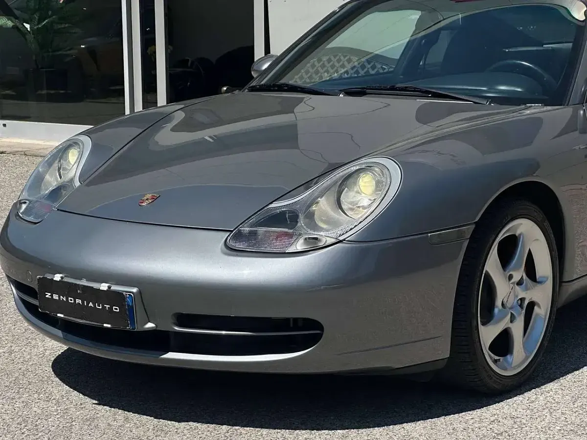 Usata Porsche 911 Carrera 4 300 CV (220 kW) 2001 Grigio Coupé