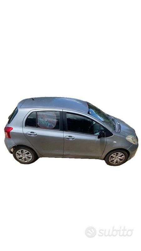 Usata Toyota Yaris 90 CV (66 kW) 2008 Grigio Utilitaria