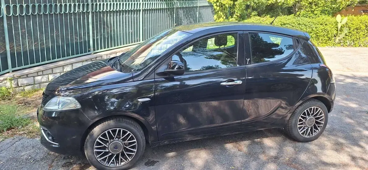 Usata Lancia Ypsilon Gold 69 CV (50 kW) 2016 Nero Utilitaria