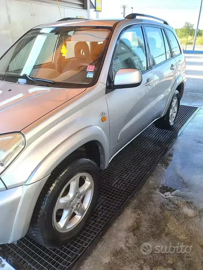 Usata Toyota RAV4 116 CV (85 kW) 2003 Grigio SUV