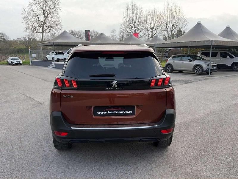 Usata Peugeot 5008 Allure 131 CV (96 kW) 2022 Marrone SUV