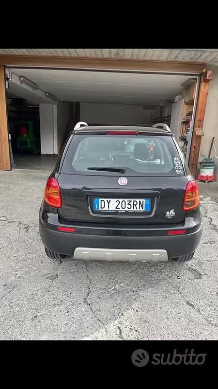 Usata Fiat Sedici 120 CV (88 kW) 2009 Nero SUV