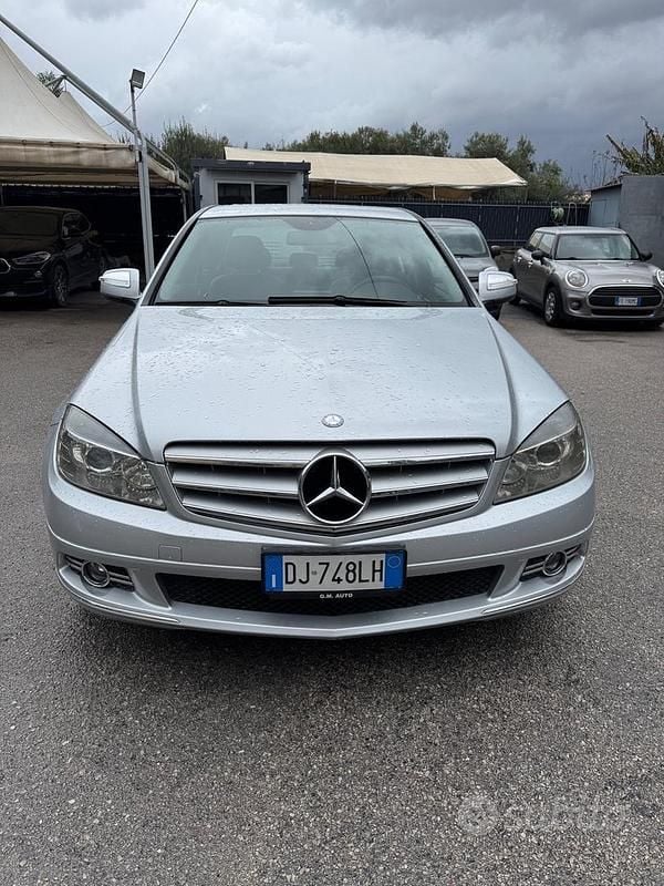 Grigio Usata 2007 Mercedes C220 Avantgarde Tre volumi | 6500 € (Buon prezzo) - Immagine 1/4
