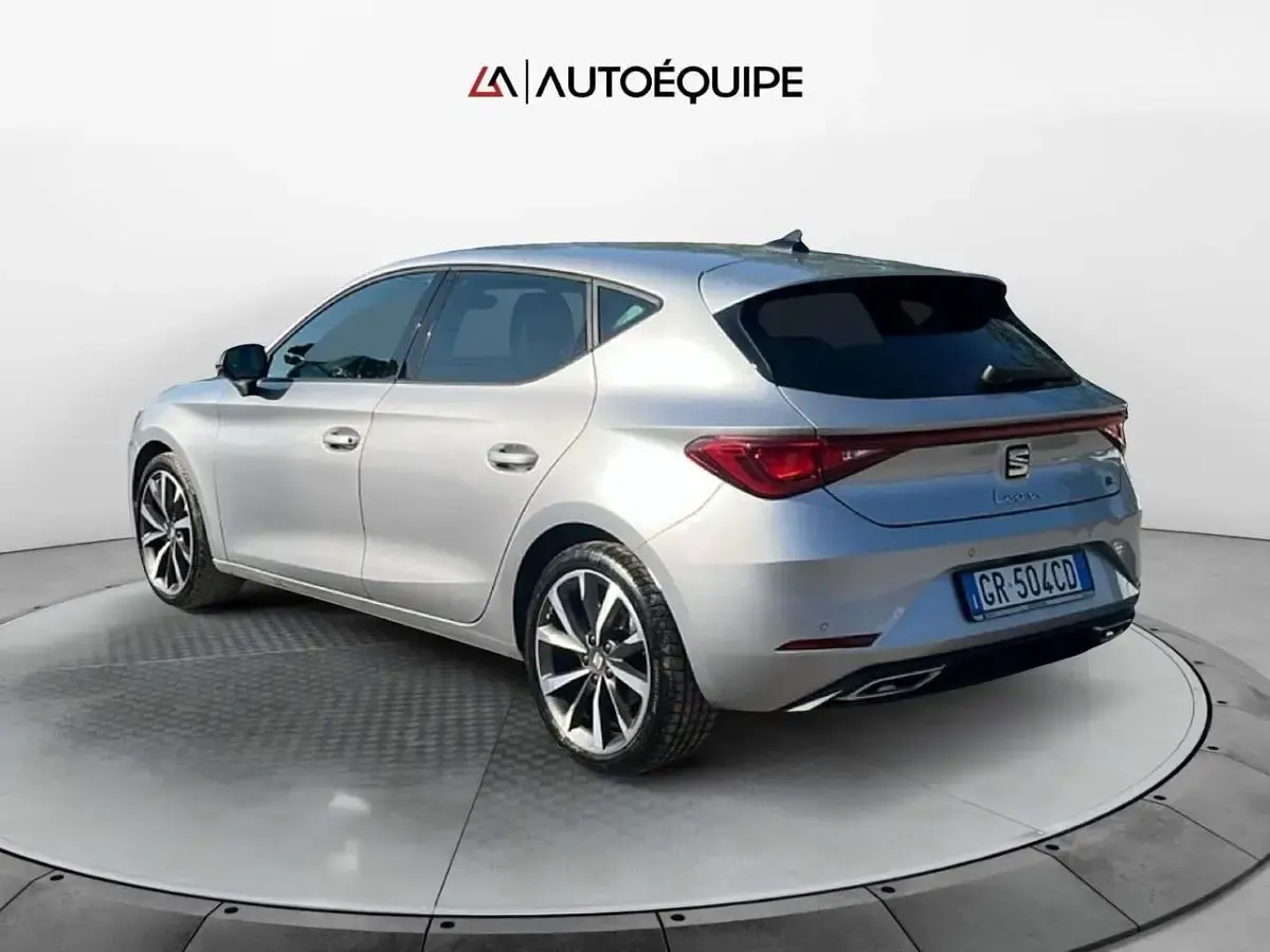 Usata Seat Leon FR 150 CV (110 kW) 2023 Argento Berlina