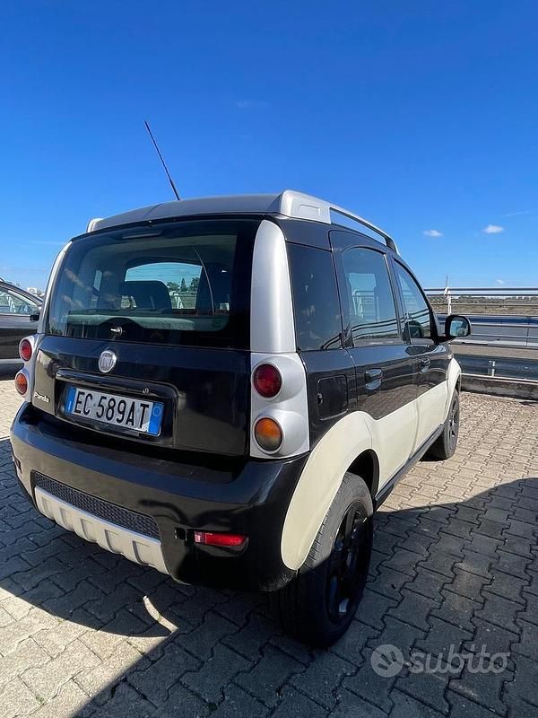 Usata Fiat Panda 4x4 69 CV (50 kW) 2010 Nero Utilitaria