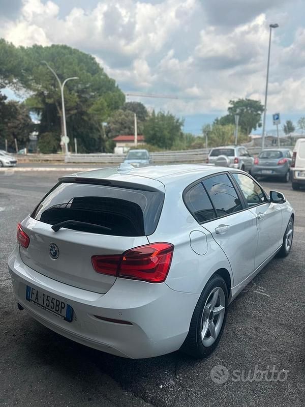 Usata BMW 118 Urban Line 116 CV (85 kW) 2015 Bianco Utilitaria