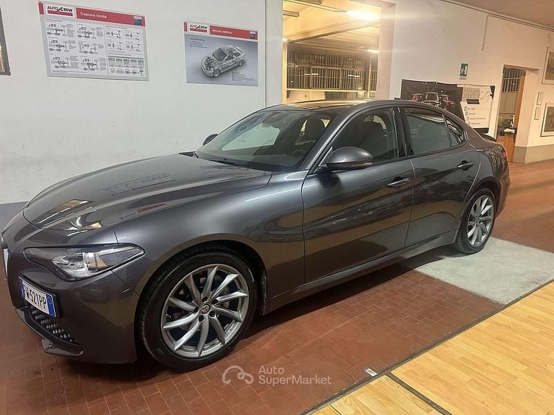 Grigio Usata 2019 Alfa Romeo Giulia Executive Tre volumi | 16.500 € (Ottimo prezzo) - Immagine 1/4