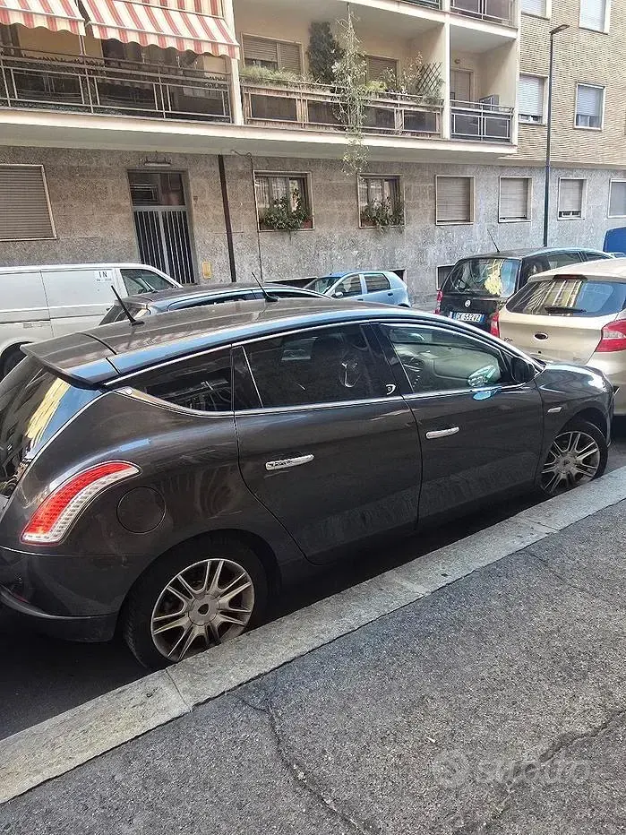 Usata Lancia Delta 150 CV (110 kW) 2008 Grigio Utilitaria