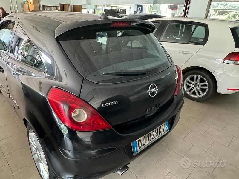 Usata Opel Corsa 69 CV (50 kW) 2007 Nero Utilitaria