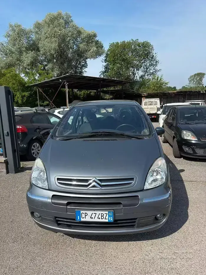 Usata Citroën Xsara Picasso 95 CV (69 kW) 2004 Grigio Monovolume