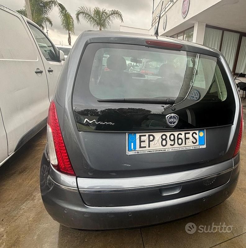 Usata Lancia Musa 95 CV (69 kW) 2012 Grigio Monovolume