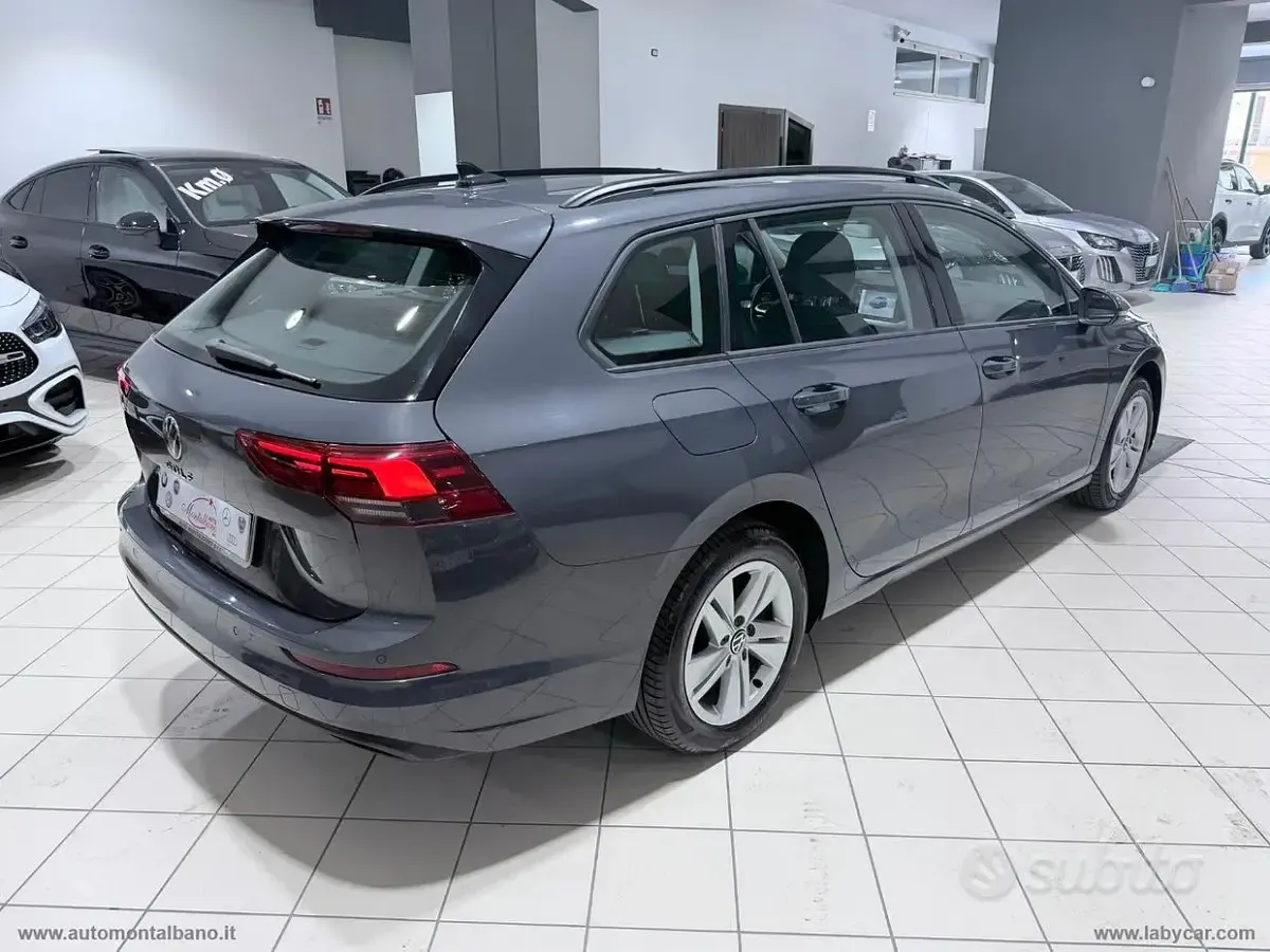 Usata VW Golf VIII Life 116 CV (85 kW) 2022 Grigio Station wagon