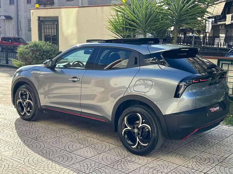 Nuova Alfa Romeo Junior Edizione Speciale 136 CV (100 kW) 2025 Grigio arese metalizzato SUV