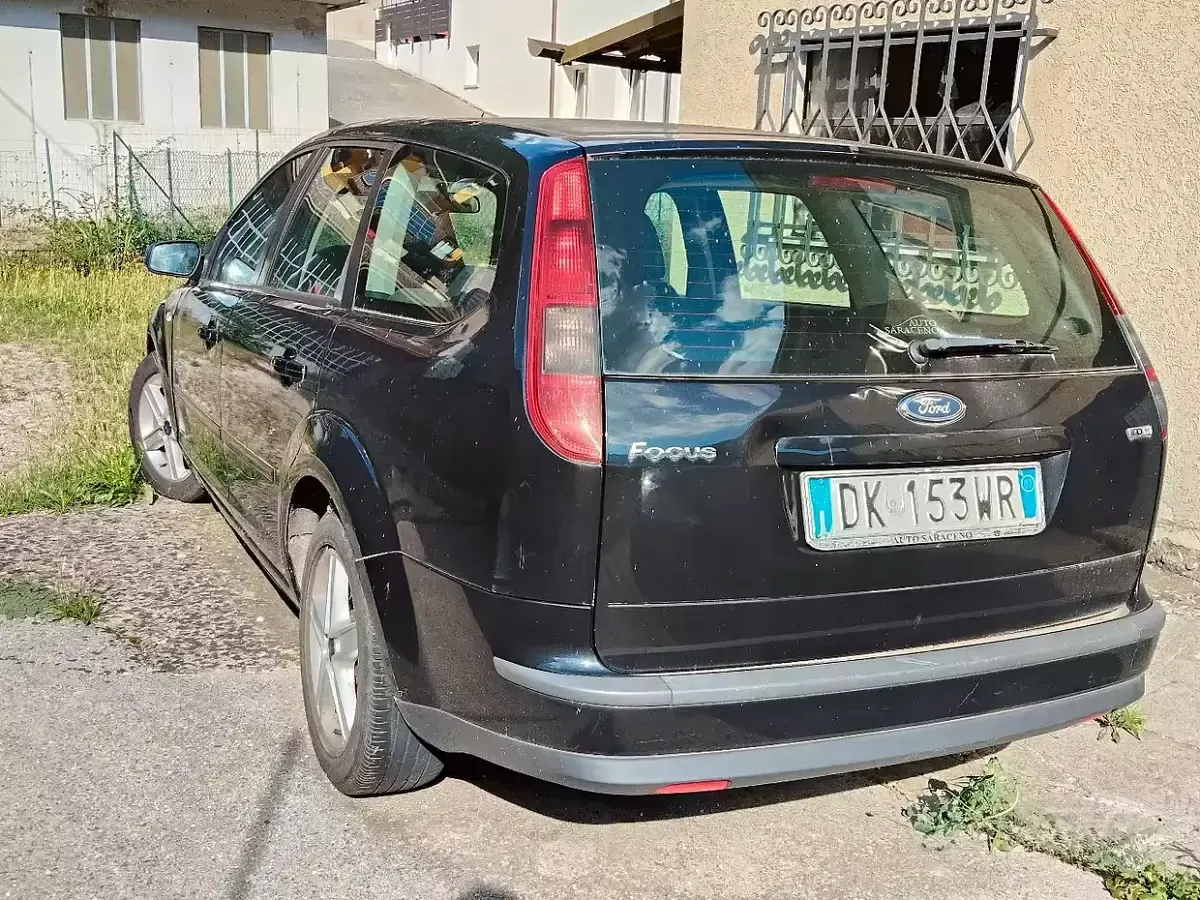 Usata Ford Focus 90 CV (66 kW) 2007 Nero Station wagon