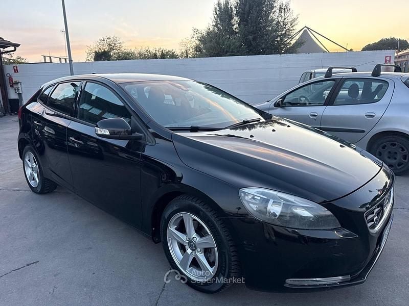 Gebraucht Volvo V40 115 PS (84 kW) 2015 Schwarz Limousine