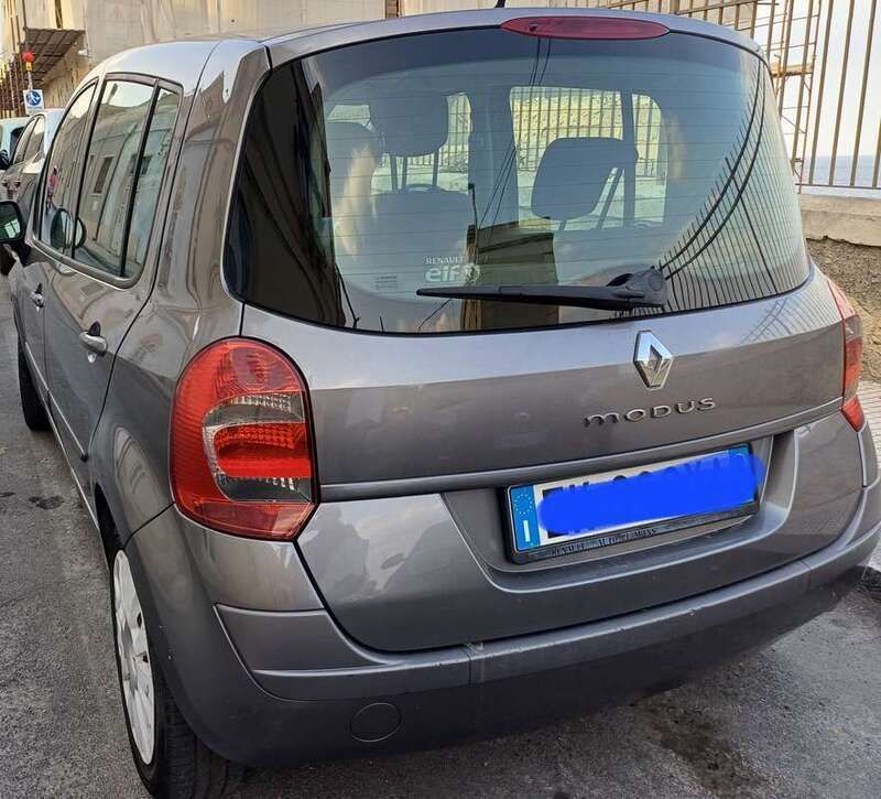 Grigio Usata 2011 Renault Modus Monovolume | 4800 € (Buon prezzo) - Immagine 1/4