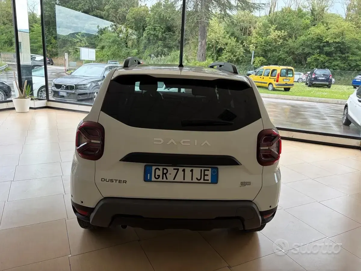 Usata Dacia Duster Prestige 101 CV (74 kW) 2023 Bianco SUV